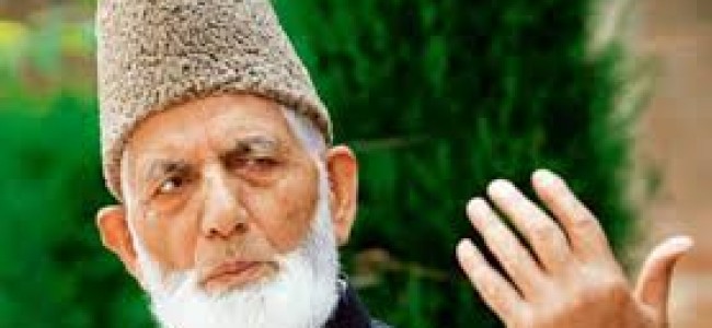 Govt pushing students to wall: Geelani