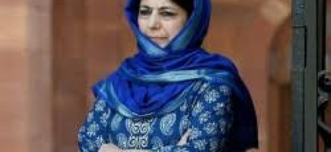 Mehbooba oversees rescue ops throughout night at Anantnag