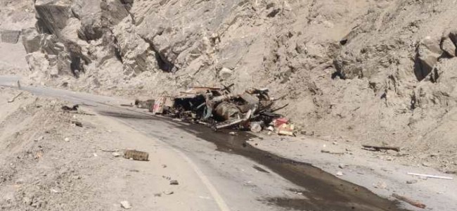 Conductor killed, driver injured as truck rolls down gorge on Srinagar-Leh highway