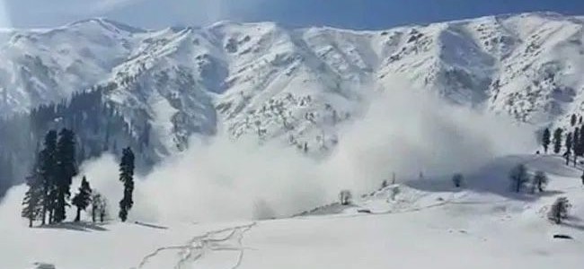 Massive Avalanche Hits Gulmarg, Choppers Join Rescue Operation
