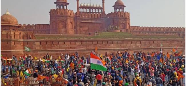Farmers’ ‘Kisan Gantantra Parade’ reaches Red Fort; national flag hoisted from rampart