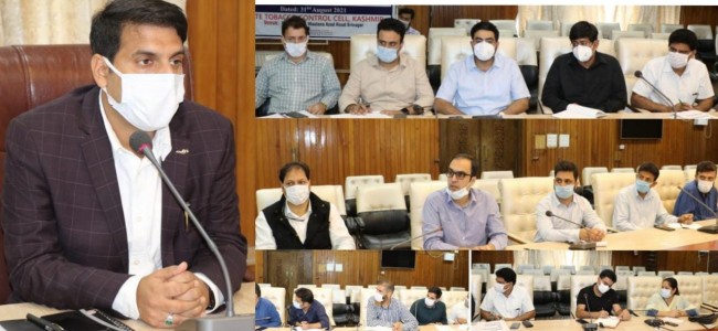 DC Srinagar reviews disposal of Grievances lodged by Migrants