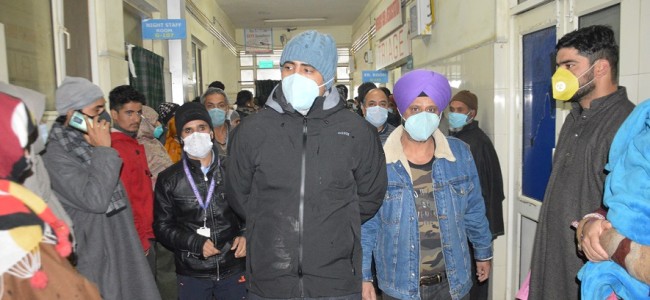 DC Pulwama pays surprise visit to District Hospital