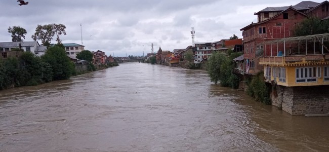 Jhelum touches flood-mark at Sangam, nears alarm level in Srinagar