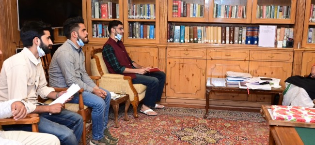 DDC Chairperson, public delegation, J&K Students Association call on Lt Governor