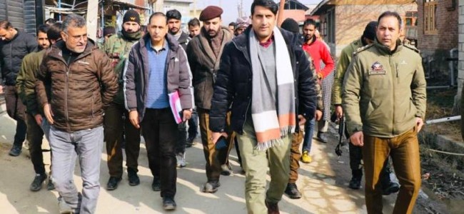 DC Srinagar holds Public Grievance Redressal Camp at Panzinara