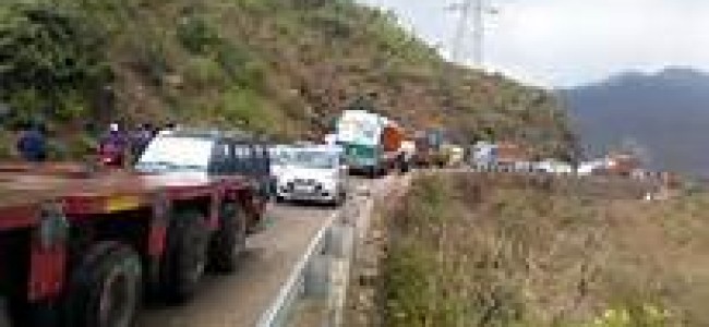 Jammu-Srinagar National Highway Closed for Traffic
