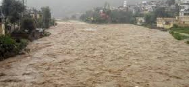 Flood threat looms on Srinagar.