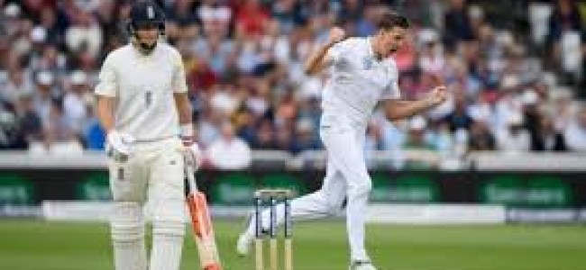 England limit South Africa to 12-1 at lunch