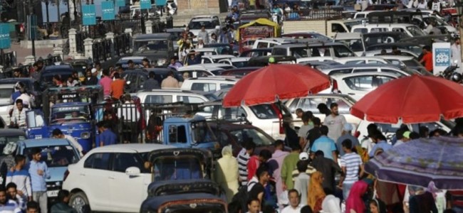 Kashmir : Markets abuzz with shoppers ahead of Eid-ul-Azha
