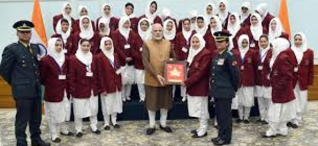 PM interacts with schoolgirls from JK
