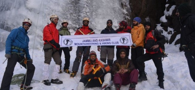 Tourism deptt organizes ice-climbing at Phrislan