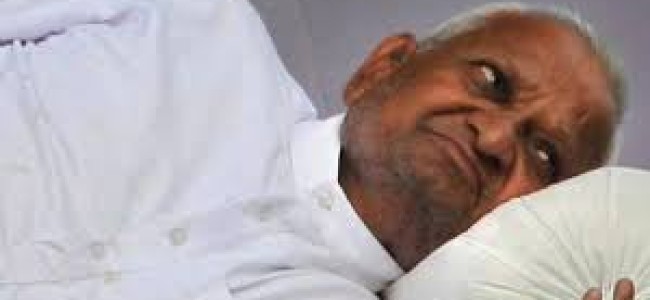Hazare’s strike enters day 4, aide claims he lost 4 kgs