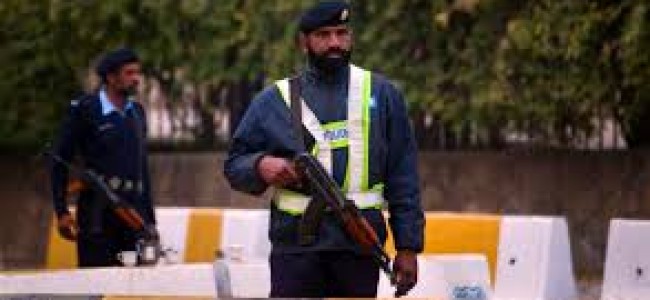 IS suicide bombers attack Pakistani security post, killing 3