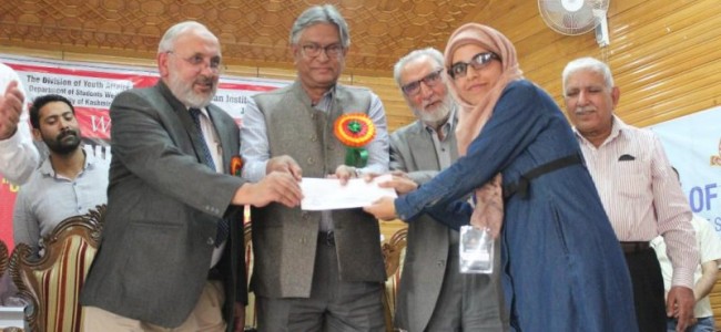 Amar Singh College wins Annual IIPA-DSW 2018 debate held at KU