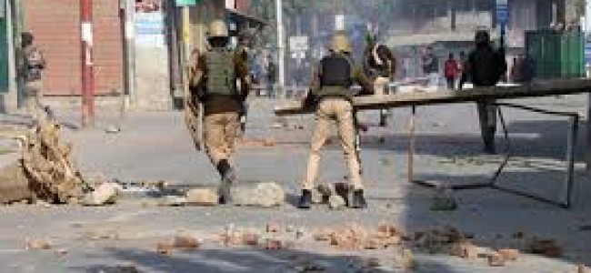Clashes erupt in Sangam against killing of militants, three injured