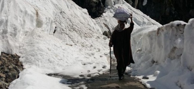Dozens of villages from Aharbal upto Saidow Shopian, locked in snow