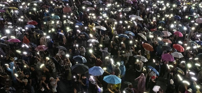 Thousands defy Thai crackdown after emergency decree, arrests