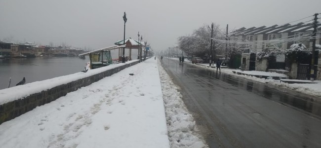 Avoid using private vehicles till snow clearance: Srinagar admin