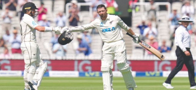 England trail NZ by 267 runs after Conway notches double ton
