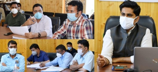 Bandipora Admin reaches out to fire victims; distributes Immediate relief
