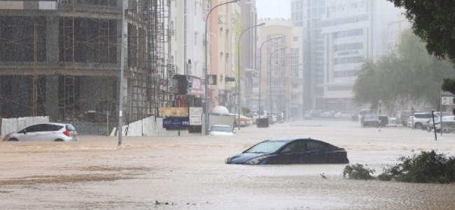 Nine killed as cyclone lashes Oman, Iran