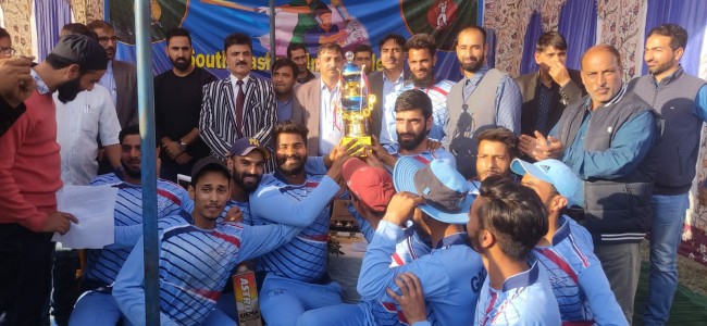 GDC Tral wins Inter- College T-10 Cricket Tournament