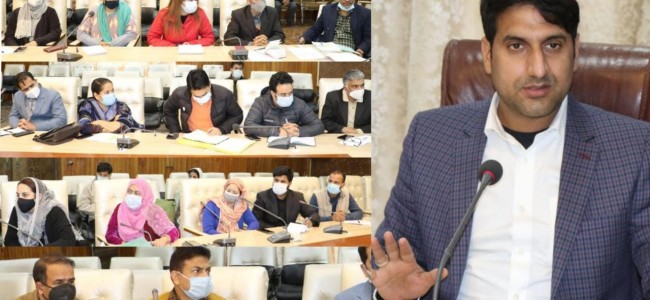 DC Srinagar reviews progress of registration under PMJAY-SEHAT