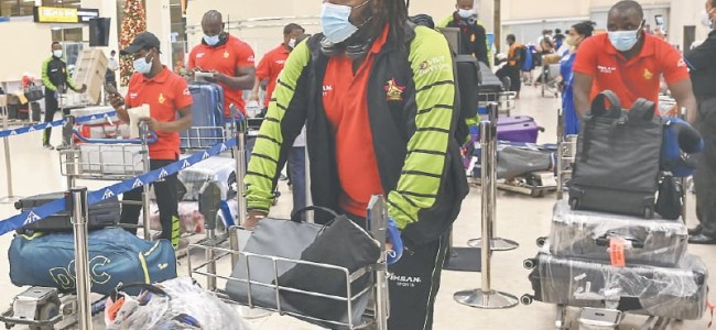 Zimbabwe coach tests positive at start of SL tour