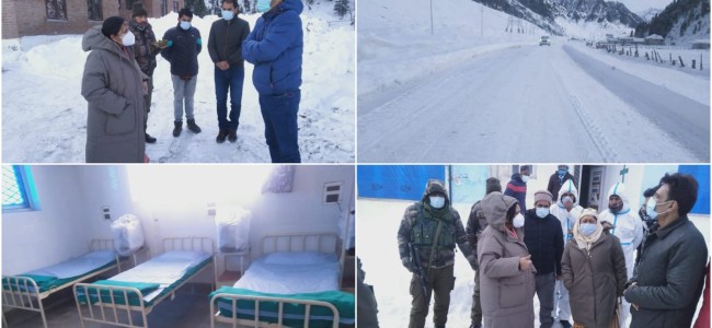 DC Ganderbal visits Sonamarg, takes stock of availability of essential services and other facilities