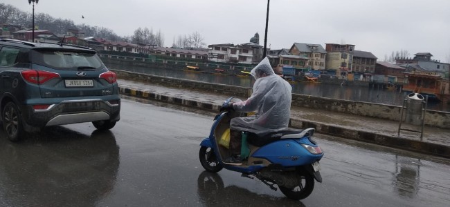 Wet weather and spike in covid cases, restrict public movement in Srinagar