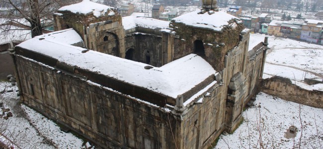 Heritage Masjid of Srinagar in shambles amid winters