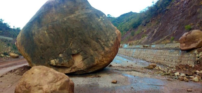 Landslide Halts Traffic On Jammu-Srinagar Highway