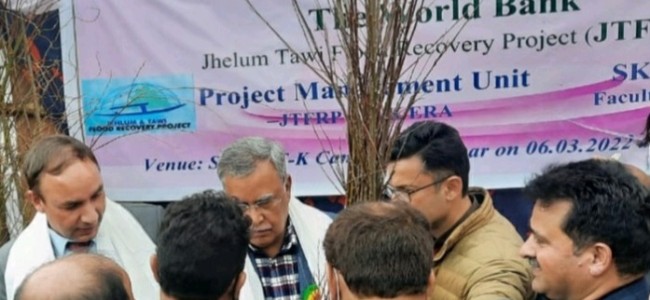 Advisor Khan distributes superior quality willow saplings under JTFRP
