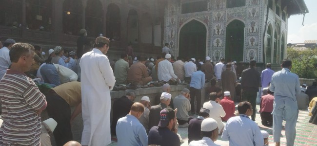Large Friday gatherings witnessed at Jamia Masjid and Khanqah Maula