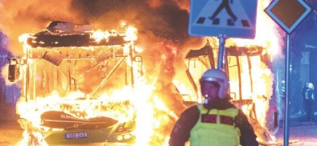 Clashes over anti-immigration rally in Sweden