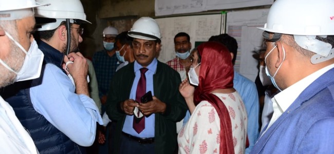 Chief Secretary inspects construction works of B&J, LD Hospital, Srinagar