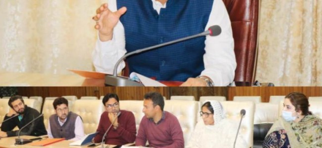 DC Srinagar reviews implementation of Yuva Sahakar scheme