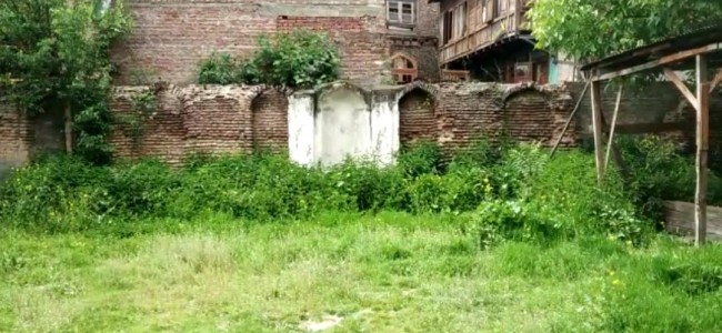 Ancient Khanqahi Sokhta at Nawa Kadal not being repaired