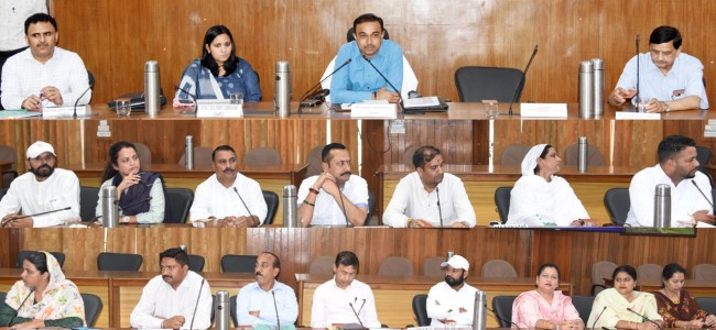 Div Com visits Udhampur, reviews infrastructural projects; directs for quality disposal of public grievances