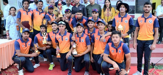Div Com felicitates players as JKCA Orange lifts title trophy