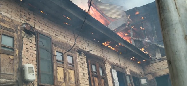 Anantnag: Fire Breaks Out in Malakhnag Residential Area