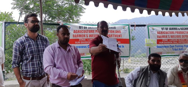 Director Agriculture Kashmir inaugurates Farmer’s Awareness cum Training program at Lurgam Tral