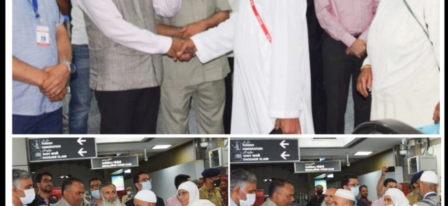 Div Com Kashmir receives first batch of Hajj Pilgrims – 2022 at Srinagar Airport