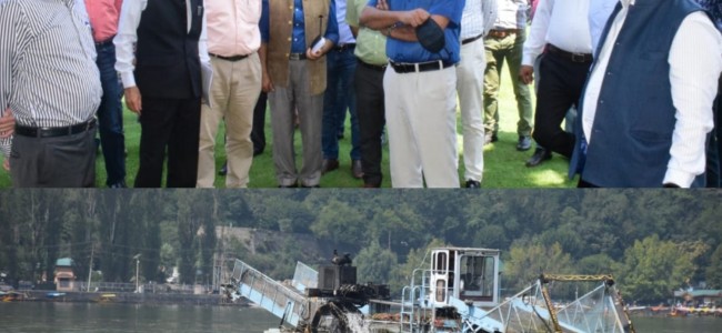 Chief Secretary inspects de-weeding operations in Dal lake