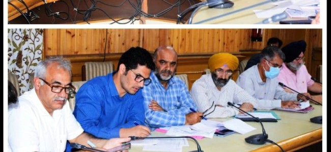 Div Com Kashmir reviews status of 23 developmental projects of SMRDA