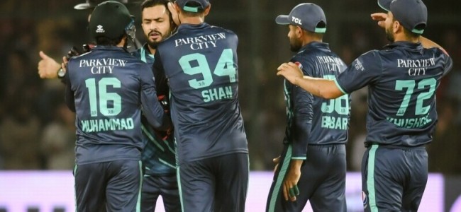 4th T20: Pakistan win by 3 runs against England in seesaw thriller