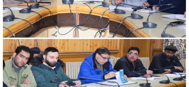 Div Com Kashmir reviews progress of in-situ development of  model hamlets of Dal Lake