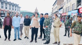 DC Srinagar tours Lal Chowk and adjoining areas of the City