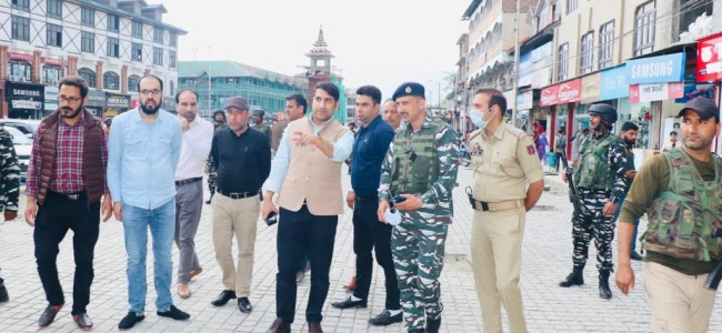 DC Srinagar tours Lal Chowk and adjoining areas of the City